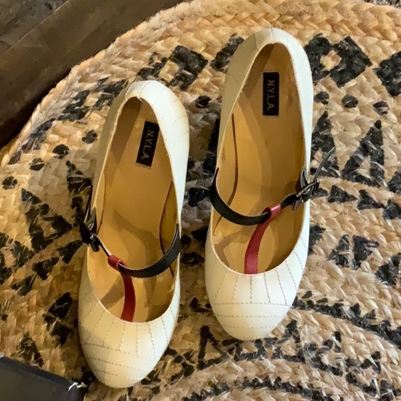 N.Y.L.A. Women’s Vintage Style Shoes Size 8.5 - Picture 3 of 6